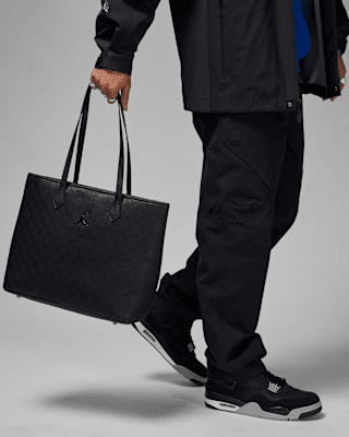 【NIKE公式】ジョーダン モノグラム トートバッグ (17L).オンラインストア (通販サイト)